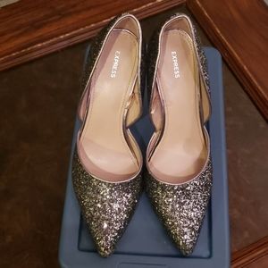Silver pointed sequins pumps